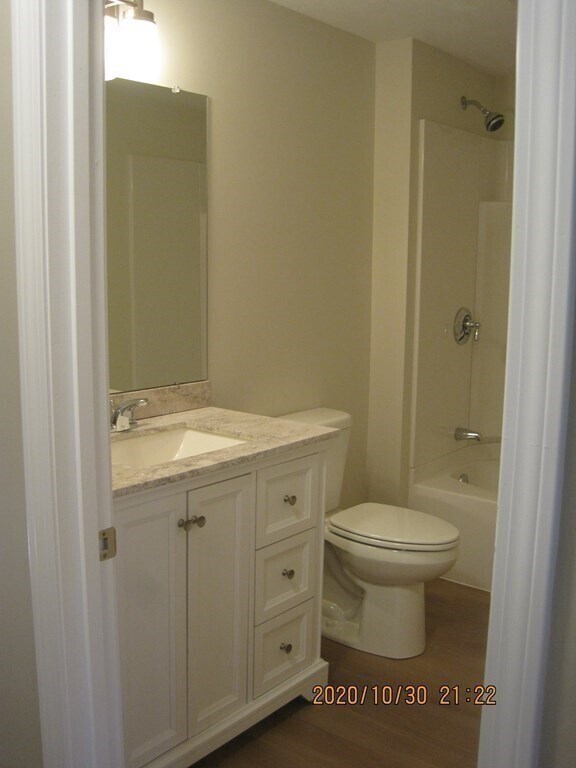 Building Photo - 9 Rickard St