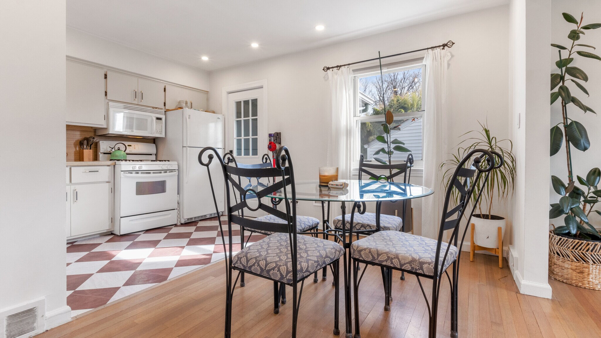 Building Photo - 44 Schlosser Dr