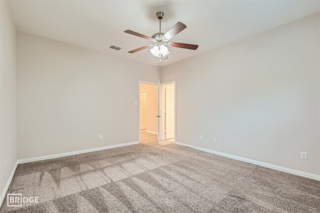 Building Photo - 1313 Lakecrest Ln