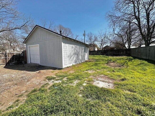 Building Photo - 3614 Erath Ave