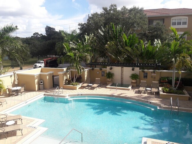 Building Photo - ANNUAL downtown Sarasota in luxury condominium!