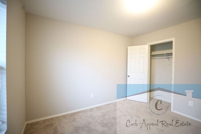 Building Photo - Beautiful 3 bed / 2 bath home with fenced back yard - Nettleton!!