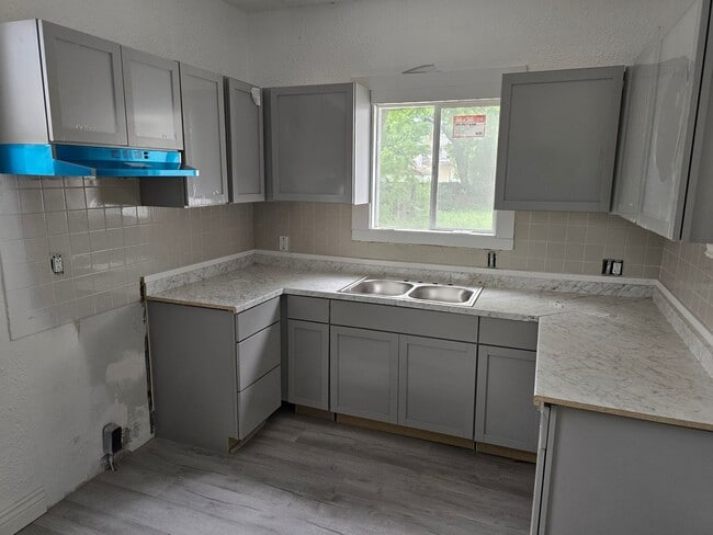 Building Photo - 2 Bedroom 1 Bath $1150.00