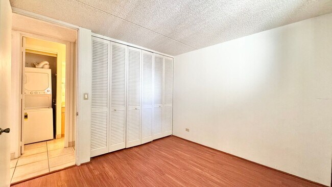 Building Photo - CONVENIENTY LOCATED AND SPACIOUS 2BD/2BA C...