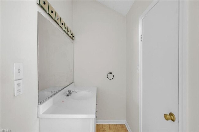 Building Photo - Beach-Close Living on a Peaceful Cul-de-Sac