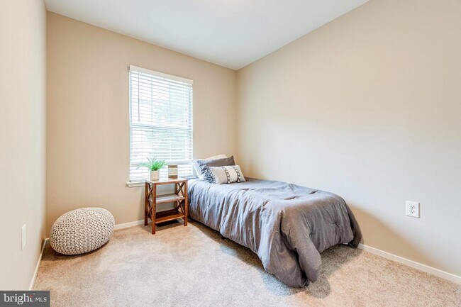 Building Photo - 8624 Venoy Ct