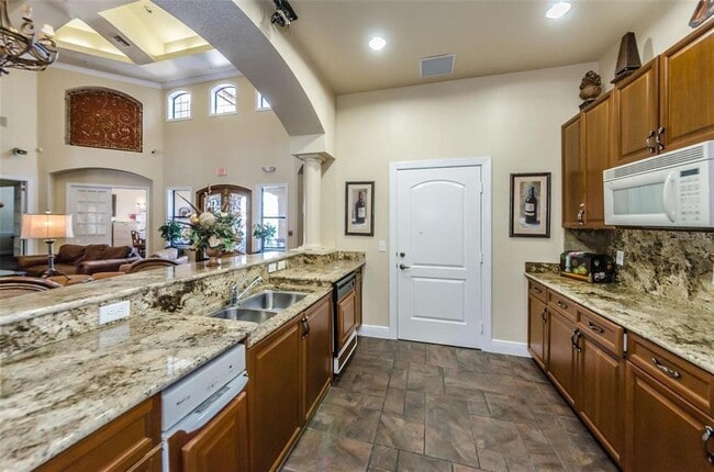 Building Photo - 2279 Portofino Pl