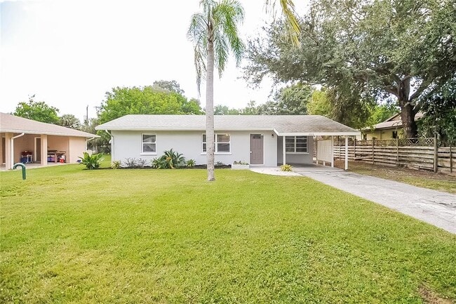 Building Photo - 2026 Sandrala Dr