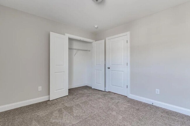 Building Photo - Like-new home located at the heart of the ...