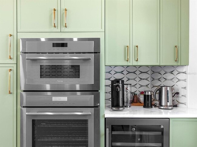 Building Photo - 4022 Penshurst Park