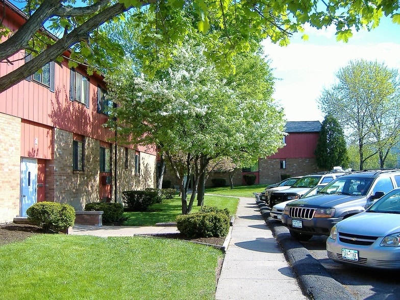 Courtside Apartments Geneseo, NY Apartment Finder