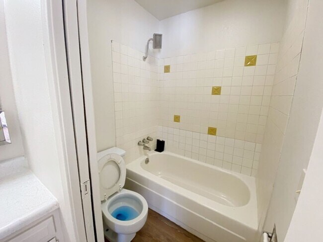 Building Photo - 3909 Malaspina Cir