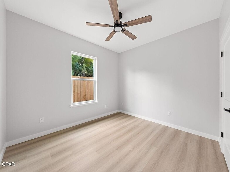 Building Photo - 517 E 8th St