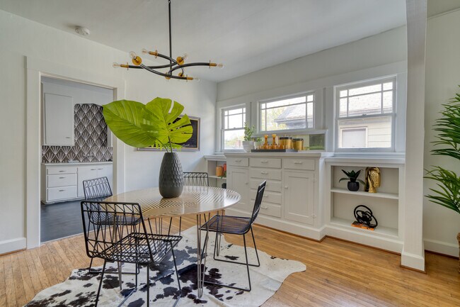 Building Photo - 2215 SE Powell Blvd