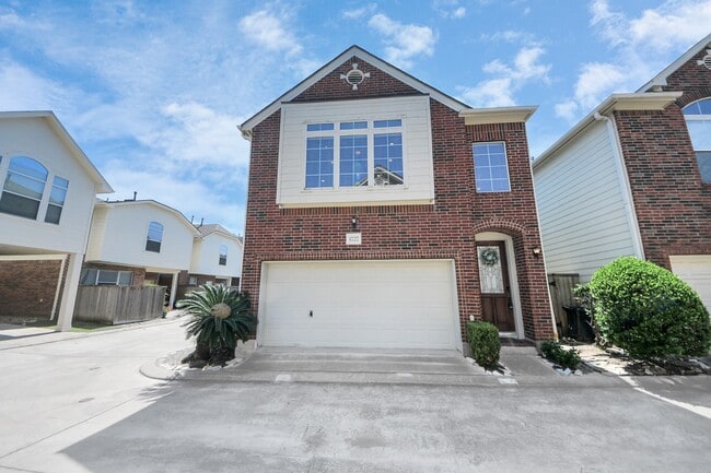 Building Photo - 1727 Aden Dr