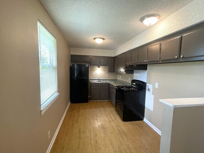 Building Photo - Great 2 Bed 1 Bath in Madison!