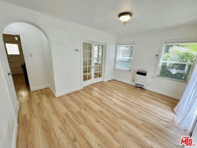 Building Photo - 934 1/2 S Berendo St