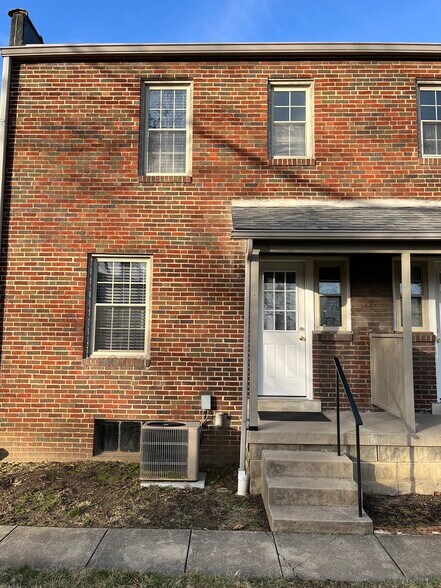 Building Photo - 1687 King Ave