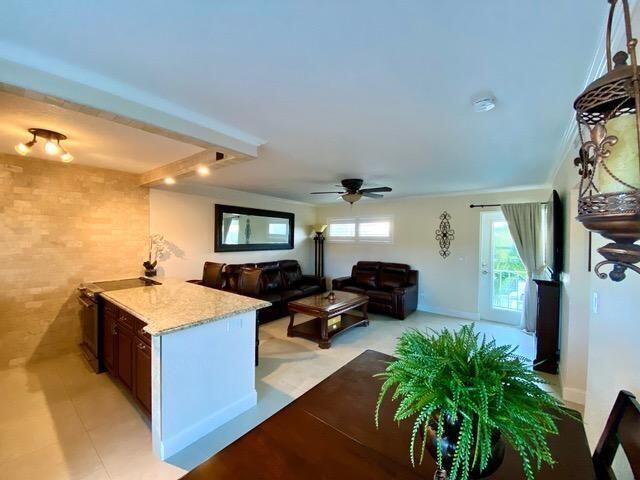 Building Photo - 731 Hummingbird Way