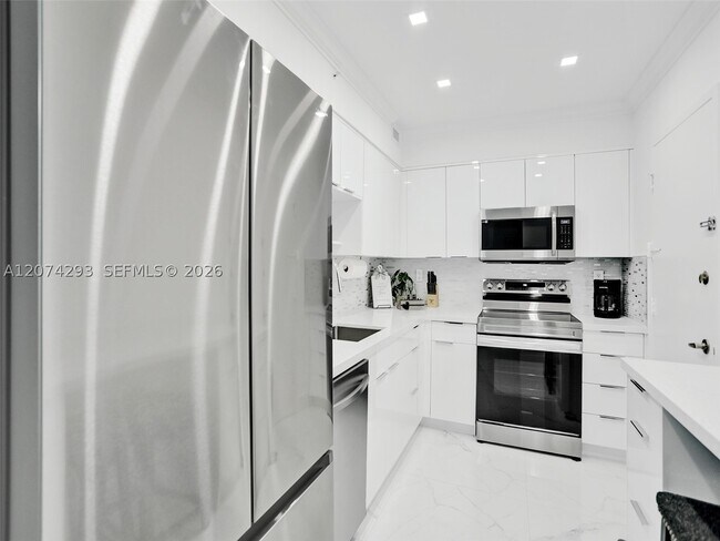 Building Photo - 2501 S Ocean Dr