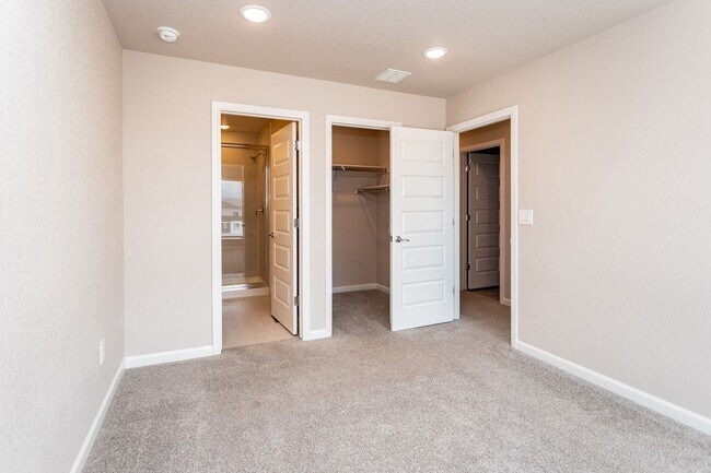 Building Photo - 10551 Spectrolite Pt