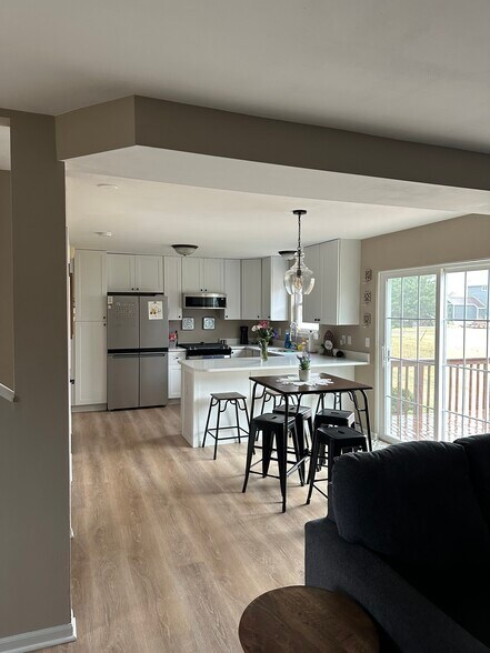 Building Photo - 102 Chancellor Ct