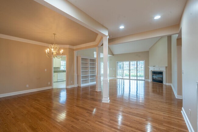 Building Photo - 1833 Waters Edge Dr