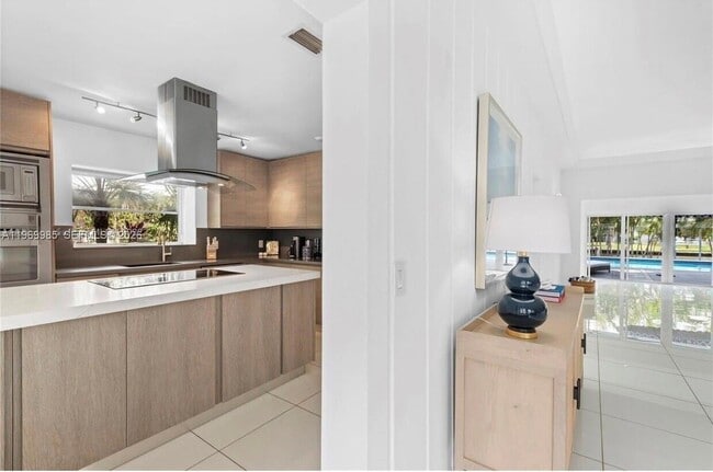 Building Photo - 1025 Belle Meade Island Dr