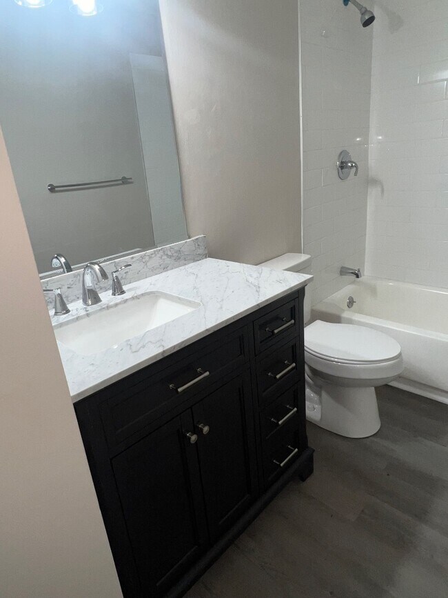 Building Photo - 11226 Roxbury Dr