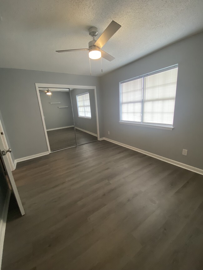 Second Bedroom Mirrored Closet - 338 Woodham Ct