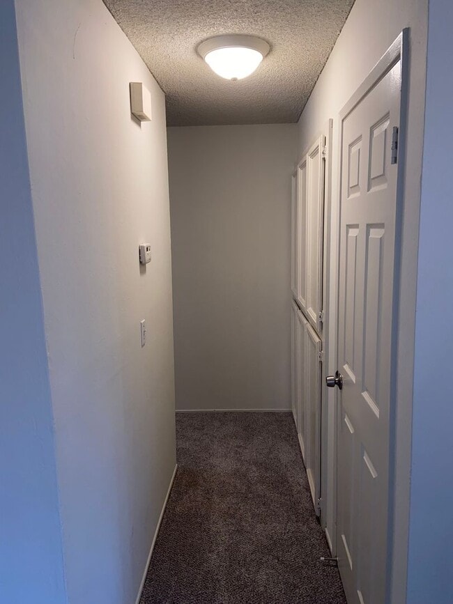 Building Photo - Super clean! 3 Bdrm, 2 Bath near Greenback & Trajan