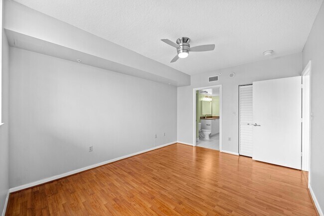Building Photo - 3020 NE 32nd Ave