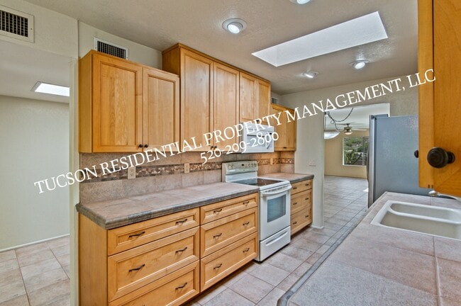 Building Photo - 5084 N Camino Del Lazo