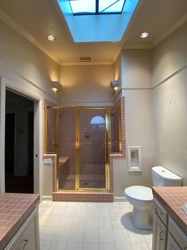 Building Photo - SPACIOUS 4 BEDROOM HOME IN SOUTH SALINAS