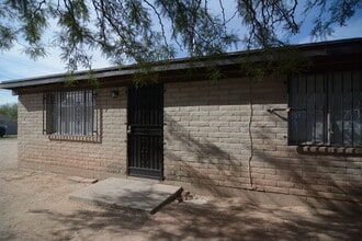 Building Photo - Completely Remodeled 2 Bedroom 1 Bath Dupl...