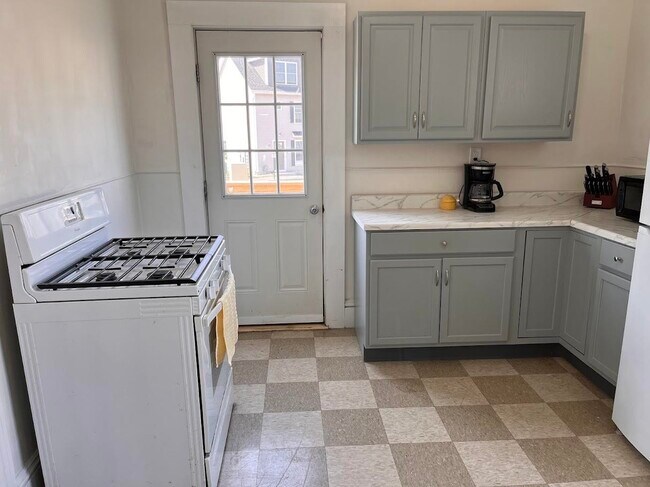 Building Photo - 408 Porter St