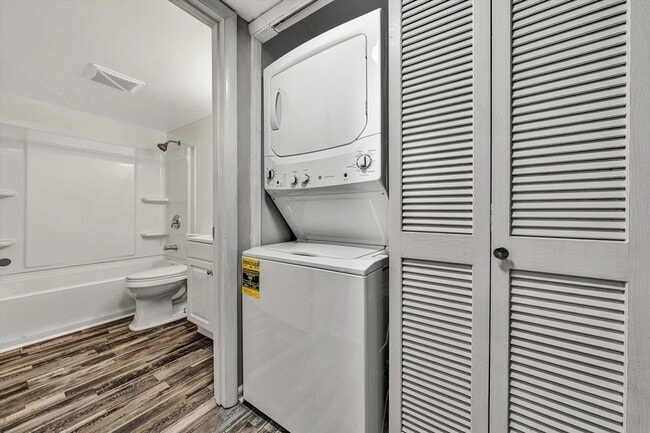 Building Photo - 5260 Crossbow Cir