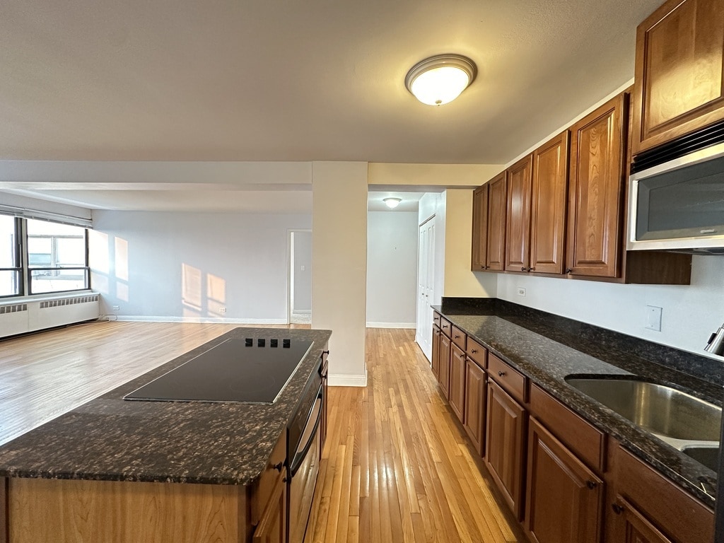 Building Photo - 4180 N Marine Dr
