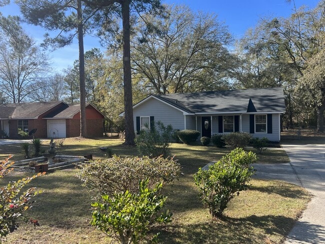 Building Photo - 934 Pineland Ave
