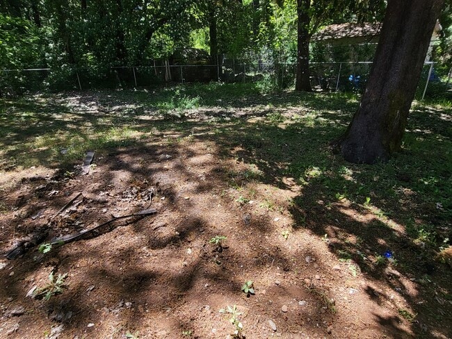 Building Photo - 2 bedroom 2 bath House for Rent in Cave Junction