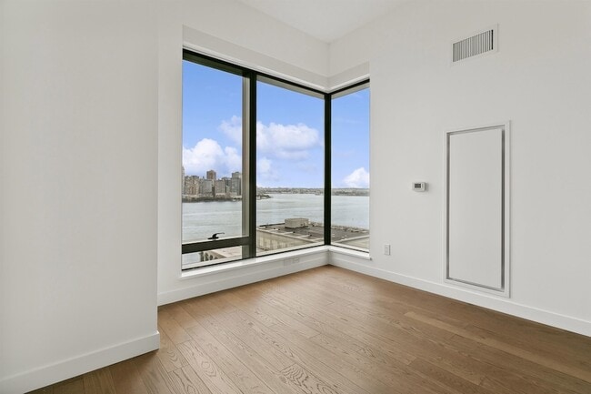 Building Photo - 99 Hudson St