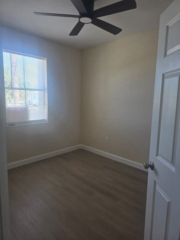 Building Photo - 230 SE 29th Ave