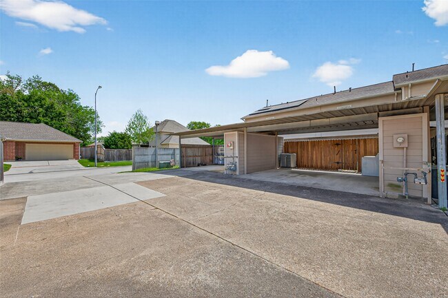 Building Photo - 6700 Richardson Rd