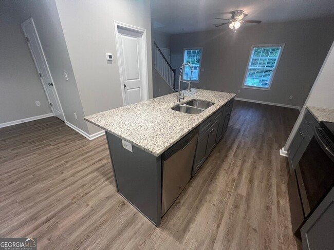 Building Photo - 1571 Bostwick Rd