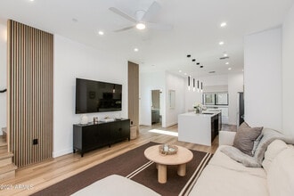 Building Photo - 4220 N 32nd St