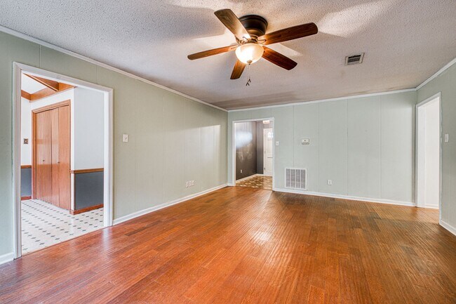 Building Photo - Spacious Home for Rent!