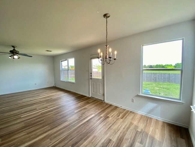 Building Photo - Recent luxury vinyl plank flooring!