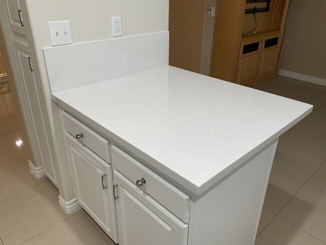 Building Photo - Beautiful Valencia Townhome in the Highly Desirable Village Walk Community