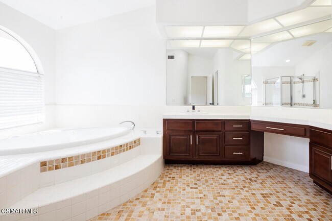 Building Photo - 1851 Fox Springs Cir