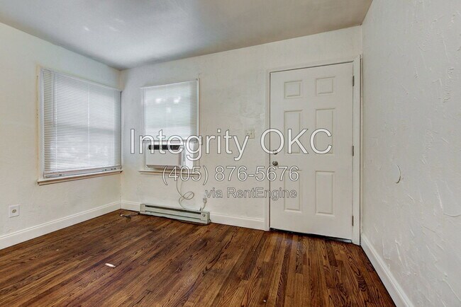 Building Photo - 2321 McCracken Dr